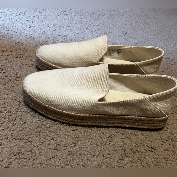 TOMS New women’s shoes especially Cream Canvas Slip-Ons size 9 - Picture 13 of 13